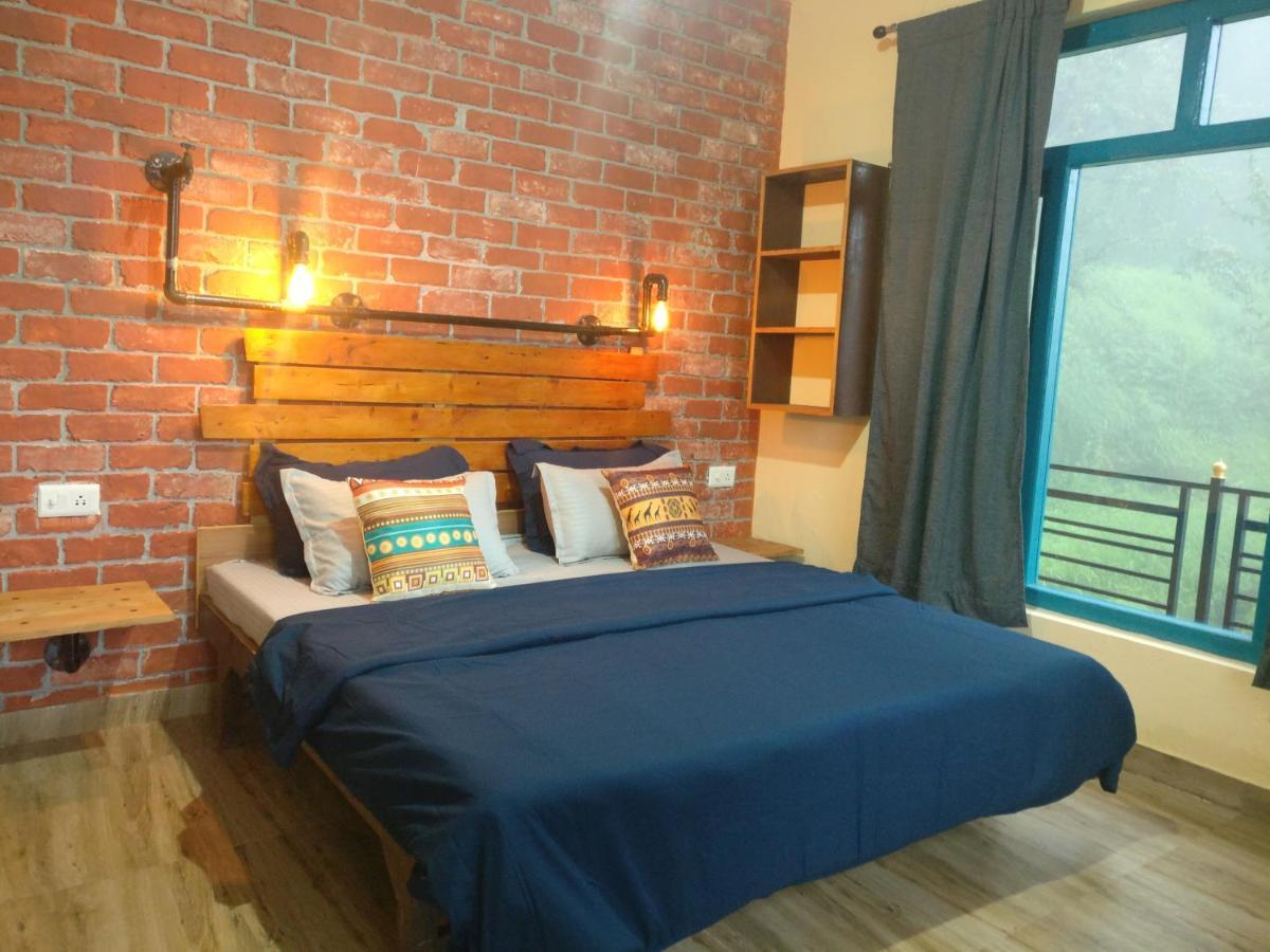 White Rabbit Guest House Дармсала Экстерьер фото