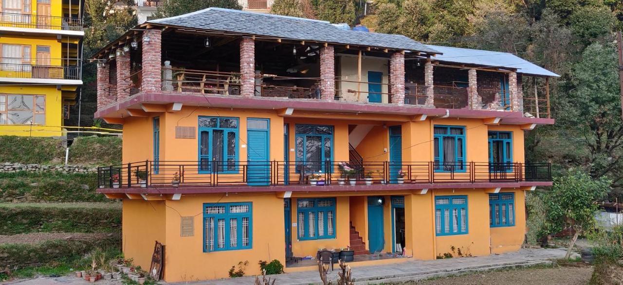 White Rabbit Guest House Дармсала Экстерьер фото