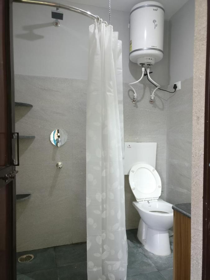 White Rabbit Guest House Дармсала Экстерьер фото